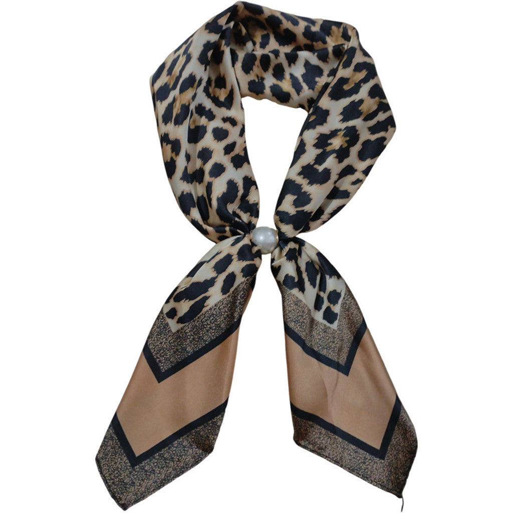 Scarf T&S Aliki Scarf w. magnetic pearl Scarf Leo