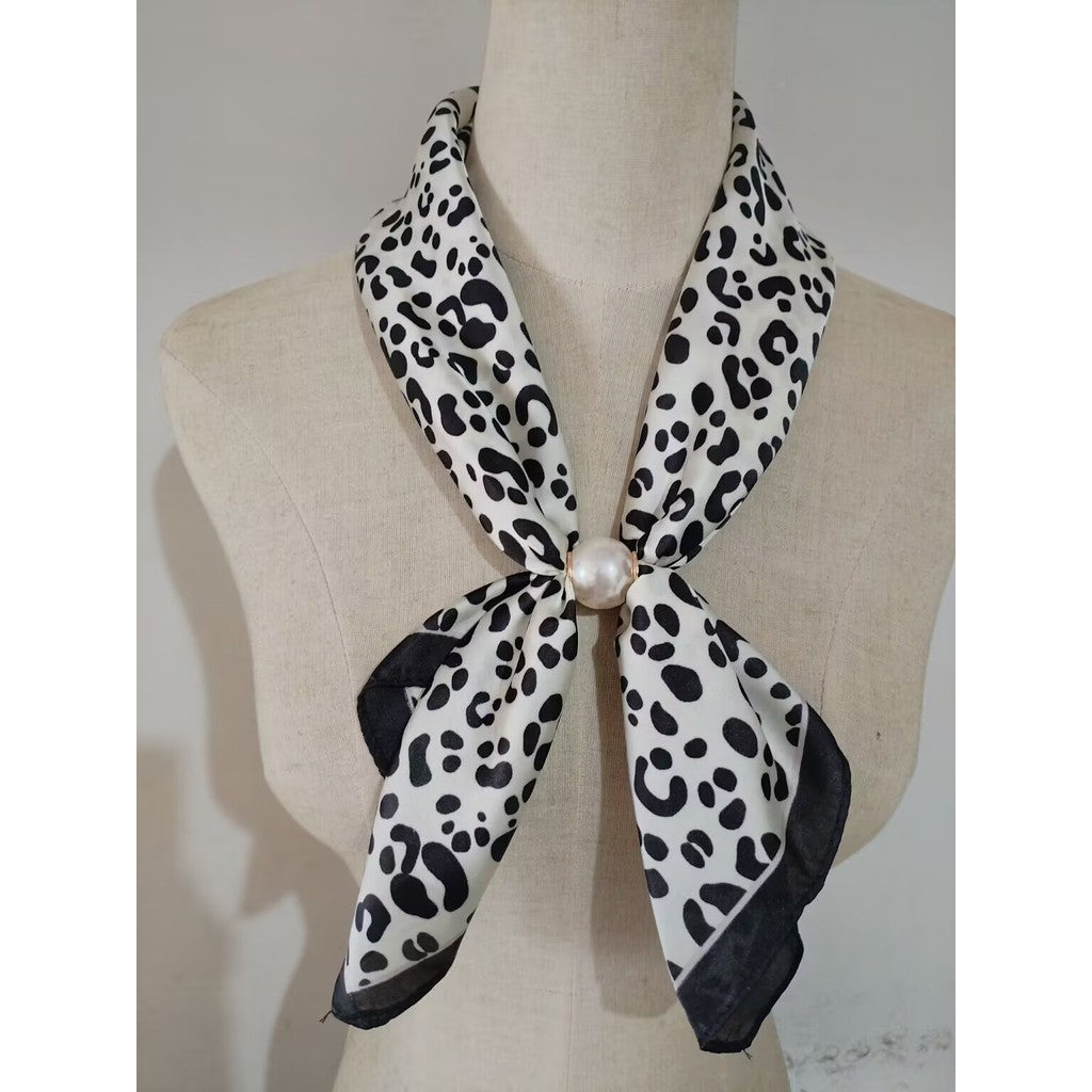 Scarf T&S Aliki Scarf w. magnetic pearl Scarf aw13
