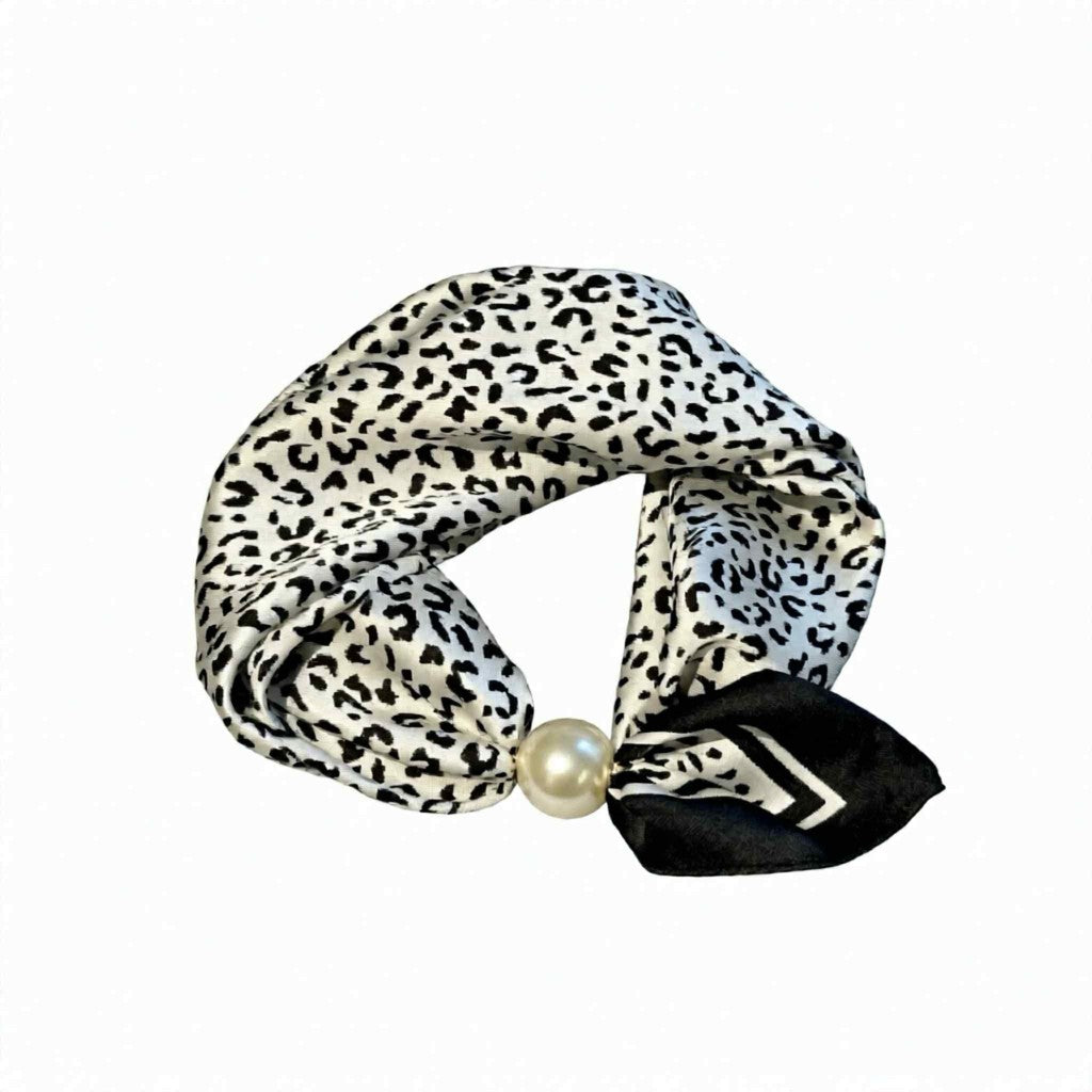 Scarf T&S Chloe Scarf w. magnetic pearl Scarf Leo black