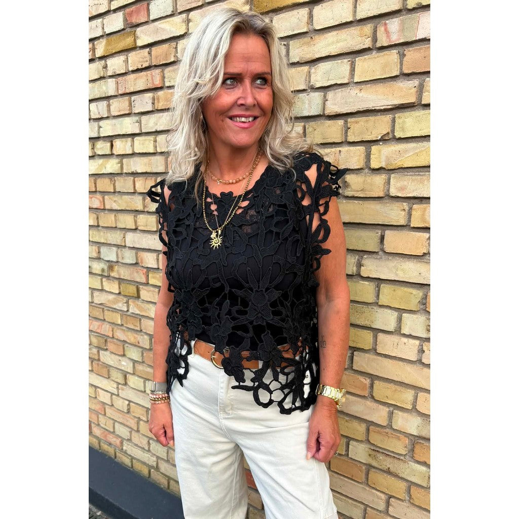 Clothing T&S Gudrun Lace Top Top Black