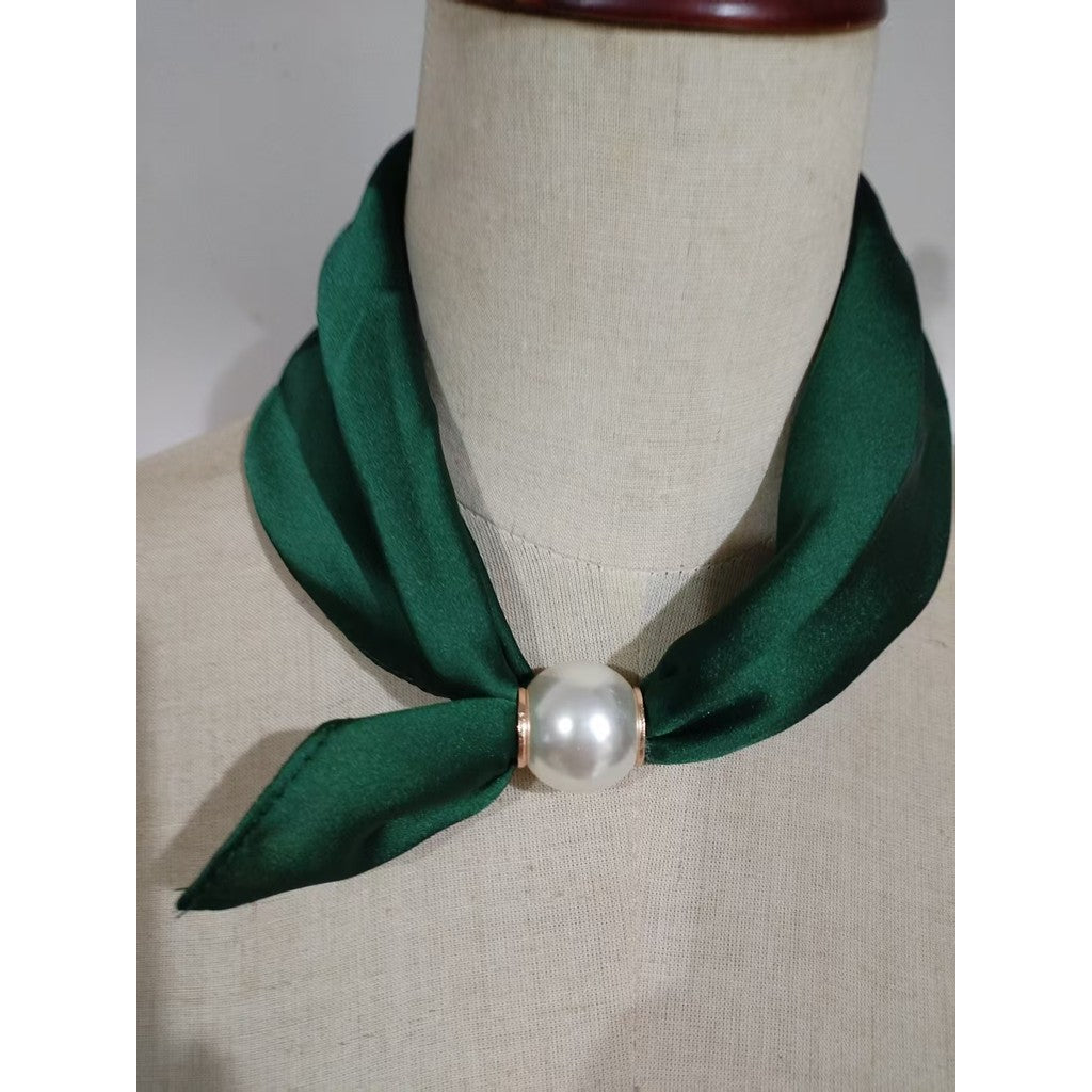 Scarf T&S Chloe Scarf w. magnetic pearl Scarf Bottlegreen