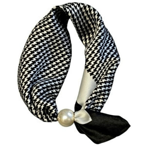 Scarf T&S Chloe Scarf w. magnetic pearl Scarf Houndstooth black/white