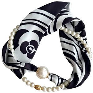 Scarf T&S Kim Scarf w. magnetic pearl and necklace Scarf Black/white flower
